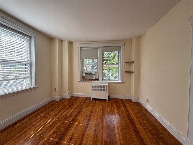 Building Photo - 333 Harvard St