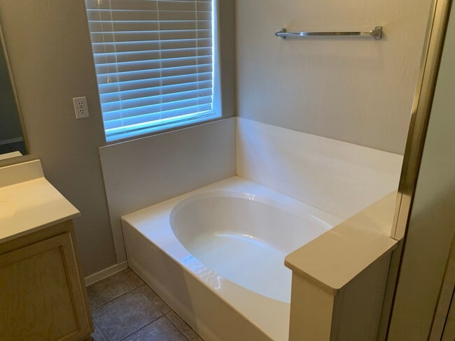 Building Photo - Spacious 3-Bedroom Home with Pool in Beaut...