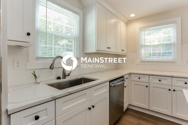 Building Photo - 4 Bedroom Pet-Friendly Home in Atlanta, GA with Main Street Renewal
