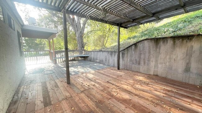 Building Photo - 610 Indiana Pl