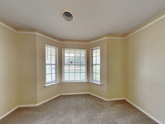 Building Photo - 7108 Ellis Rd