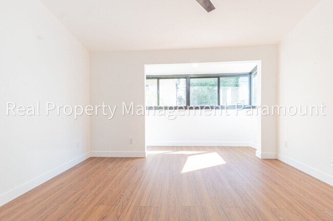 Building Photo - Spectacular 2 Bedroom, 2 Bath Condo with L...