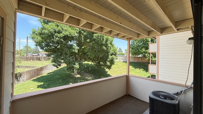 Building Photo - Spacious 2-bedroom Condo available in Aurora