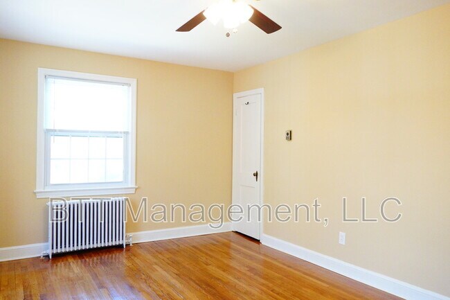 Building Photo - 812 Greenwood Cir