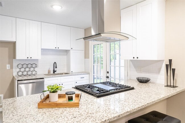 Building Photo - 10 N Wavy Oak Cir