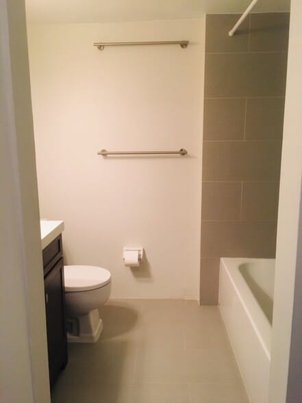 Master Bathrrom - 2420 Diana Dr