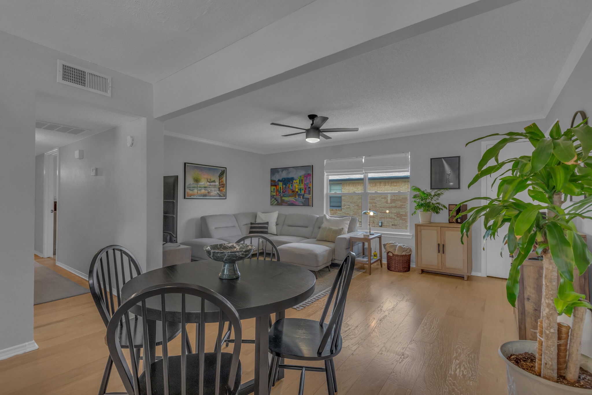 Building Photo - 5829 Sandhurst Ln