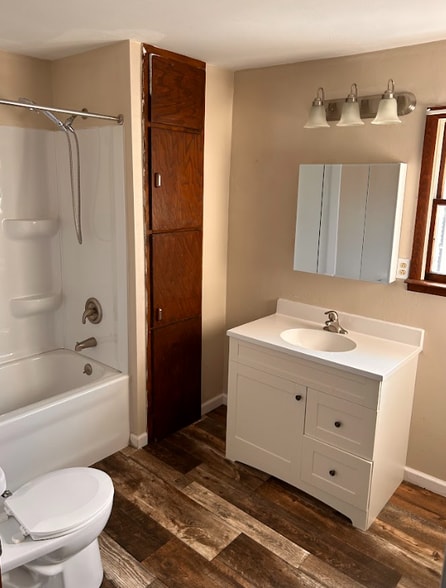 Building Photo - 301 Church St