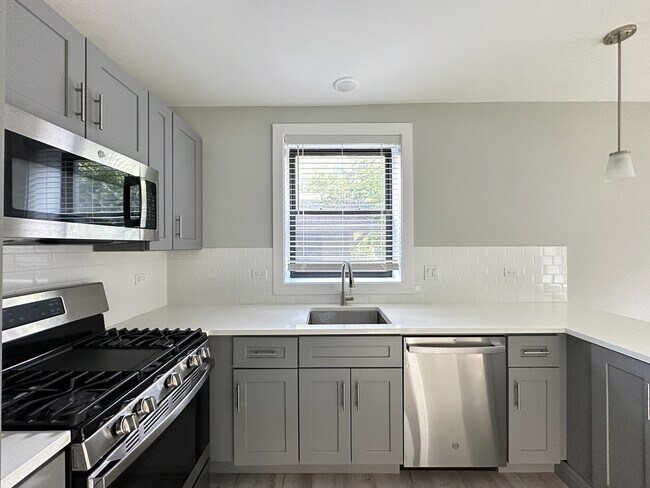 Building Photo - 1138 Oak Ave