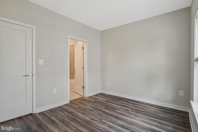 Building Photo - 1003 Sycamore Dr SE