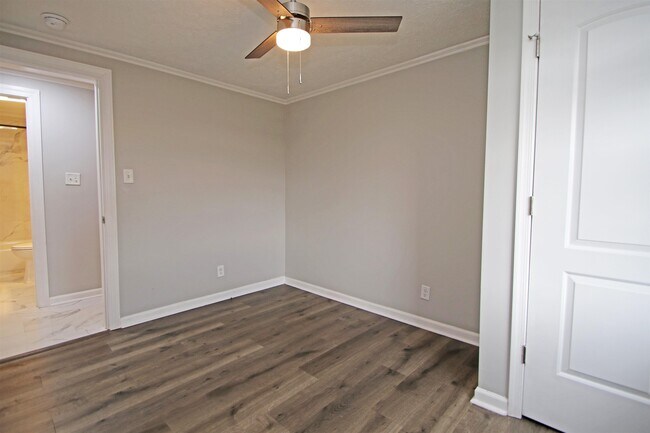 Building Photo - 3205 Oak Ridge Rd