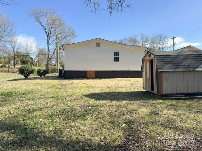 Building Photo - 226 Malvern Dr SW