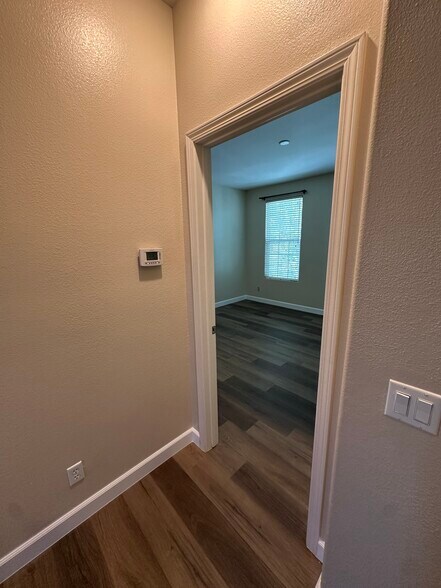 Building Photo - 27007 Edgewater Ln