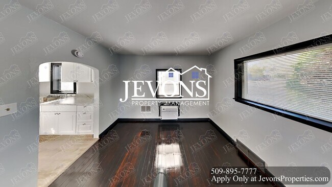 Building Photo - Embrace the cozy charms of this single-family home in Yakima's heart