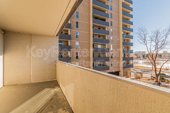 Building Photo - 601 W 11th Ave