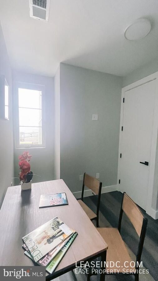 Building Photo - 1264 Holbrook Terrace NE