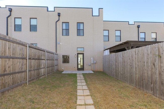 Building Photo - 827 NW 8th St