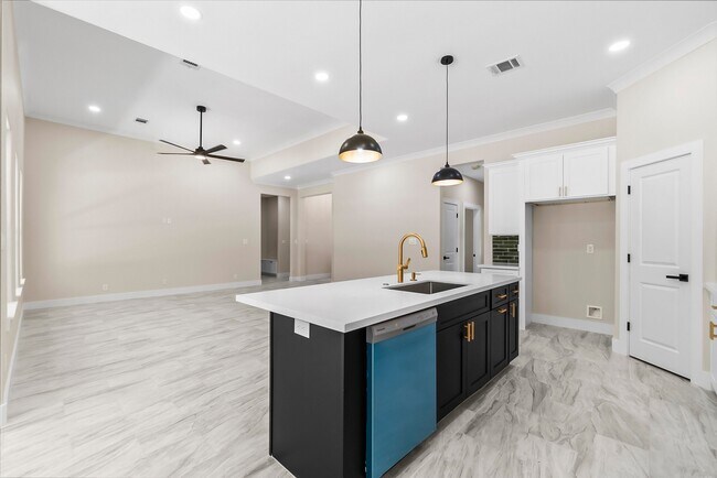 Building Photo - 244 Fawn Dr