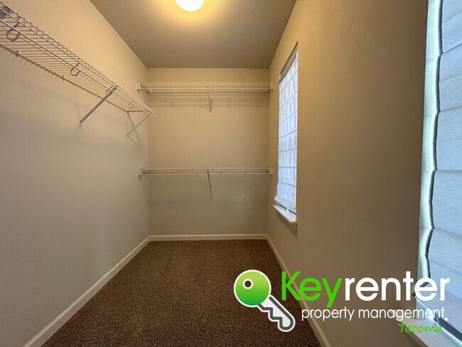 Building Photo - Must-have 3Bed/2.5Bath Lakewood Home