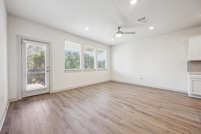 Building Photo - 11016 Tildon Ave