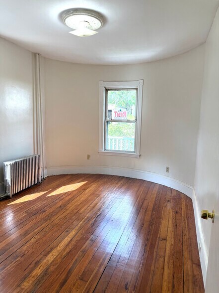 Building Photo - 10 Dennison St