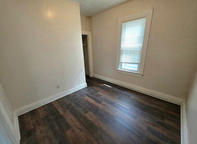 Building Photo - 2218 E Eden Pl