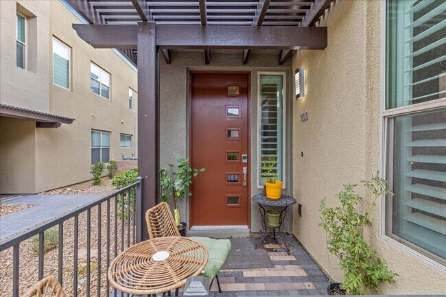 Building Photo - Luxurious, Modern, Completely Renovated 3 Bedroom Home In the Heart of Summerlin
