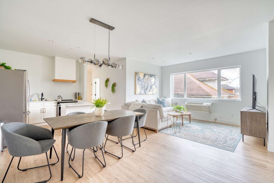 Building Photo - 4980 N Vancouver Ave