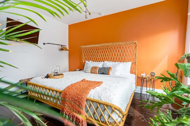 Building Photo - 98 Brickel St