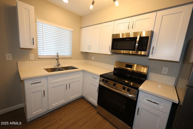 Building Photo - 127 S Outpost Rd