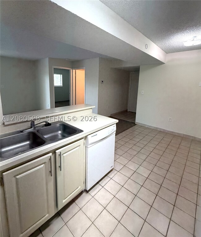 Building Photo - 351 Palm Way