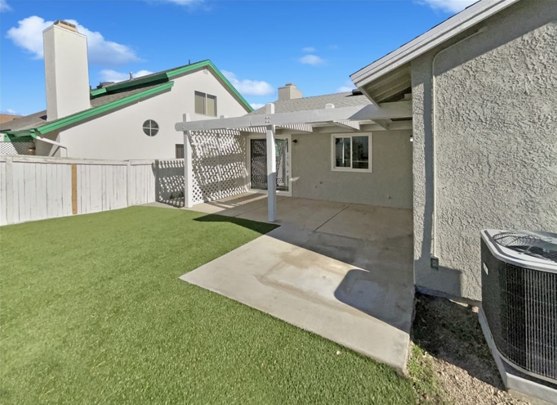 Building Photo - 12362 Highgate Ave