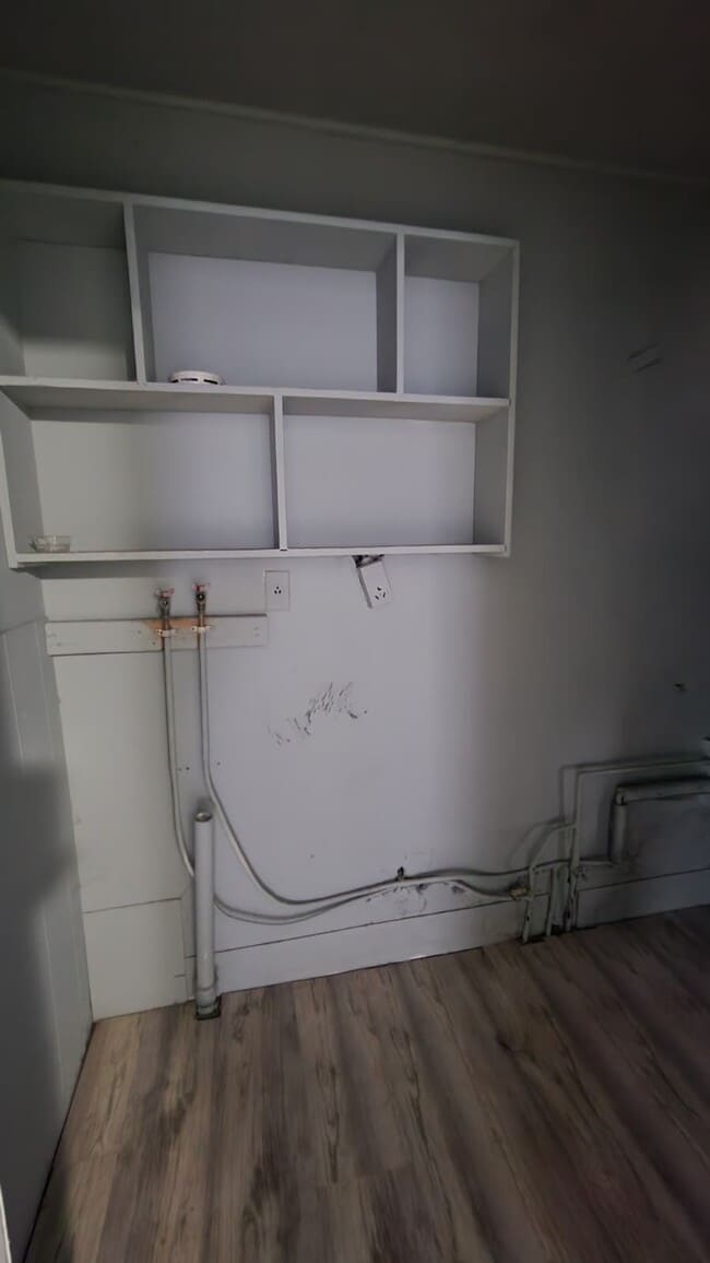 Building Photo - 20 Sussex Dr