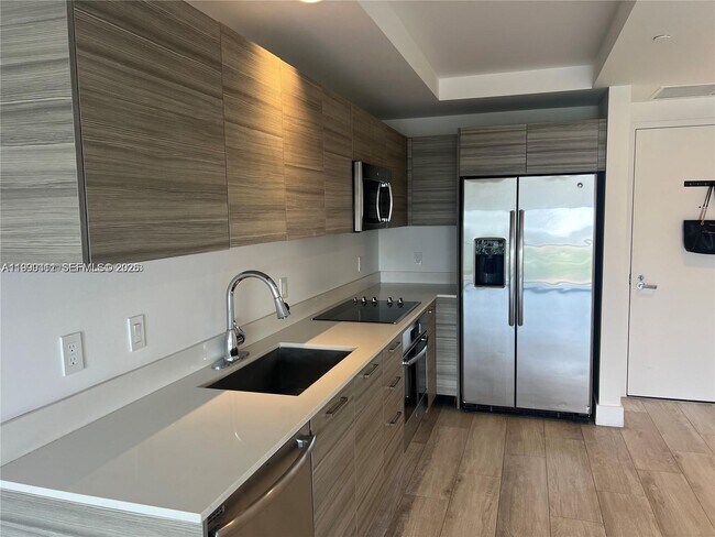 Building Photo - 121 NE 34th St