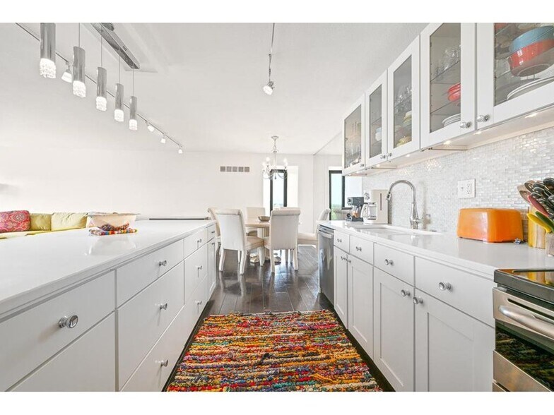 Building Photo - 15 S 1st St