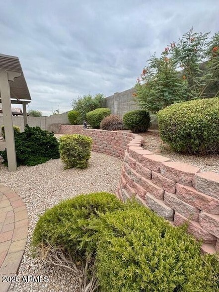 Building Photo - 1637 E Alicia Dr