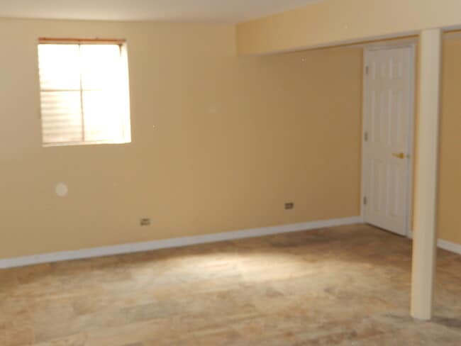 Building Photo - 1402 Bear Flag Dr