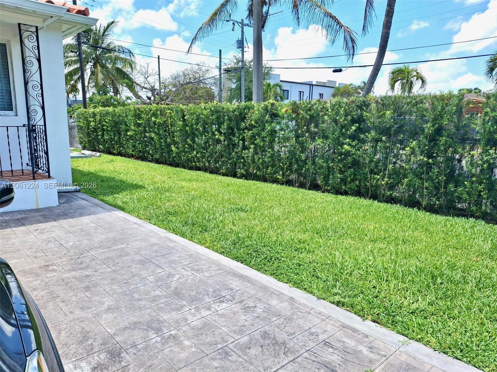Building Photo - 2700 SW 28th Ct