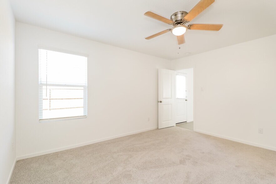 Building Photo - 1239 Maple St