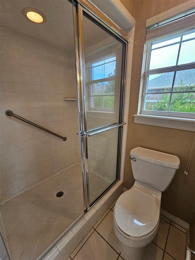 Building Photo - 6605 NW Willow Tree Cir