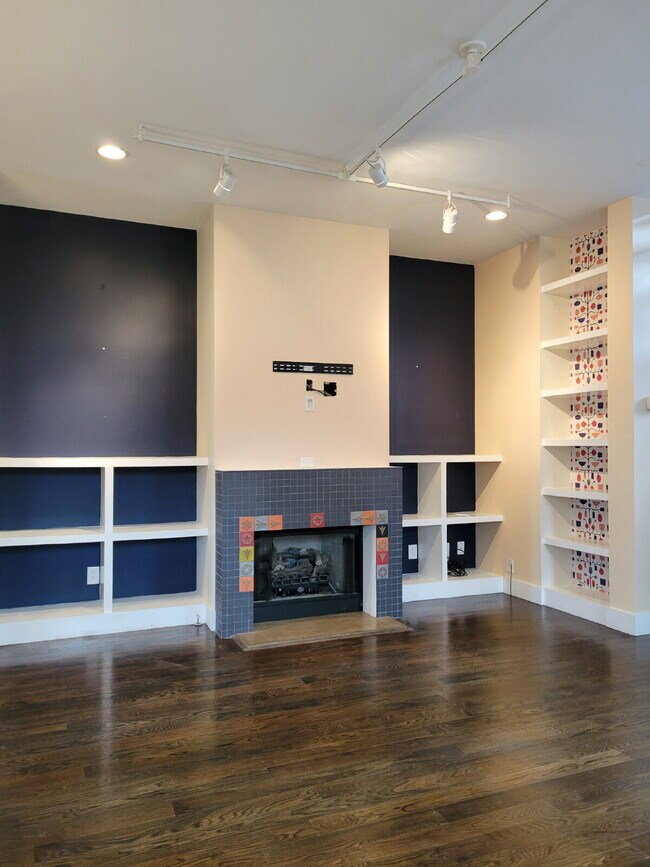 Building Photo - Luxury 12 South Brownstone with Courtyard | Rooftop Deck with Fireplace & Scenic Views | 2-Car Ga...