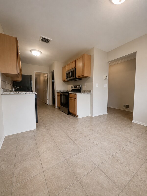 Building Photo - 25936 Franklin Pointe Dr
