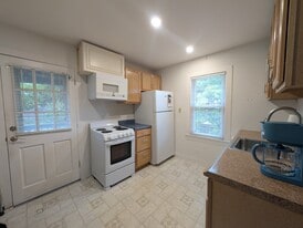 Building Photo - 614 Robeson St