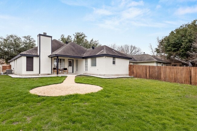 Building Photo - Stylishly Updated Living in the Heart of N...