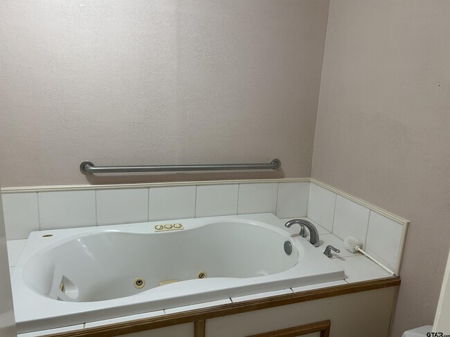 Building Photo - 4615 Edinburgh Dr