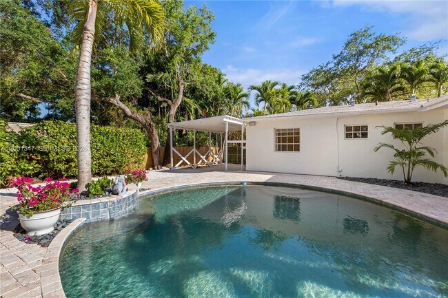 Building Photo - 6605 SW 61st St