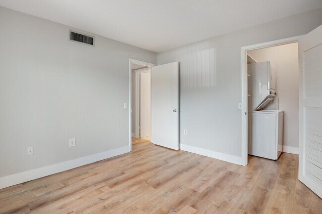 Building Photo - 4242 Deste Ct