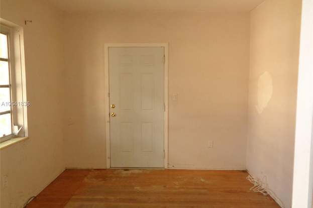 Building Photo - 440 NW 140th St