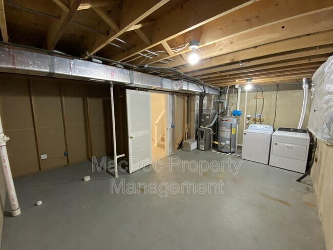 Building Photo - 106 Batley Ct
