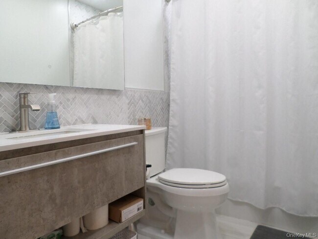 Building Photo - 8 Jodi Ln